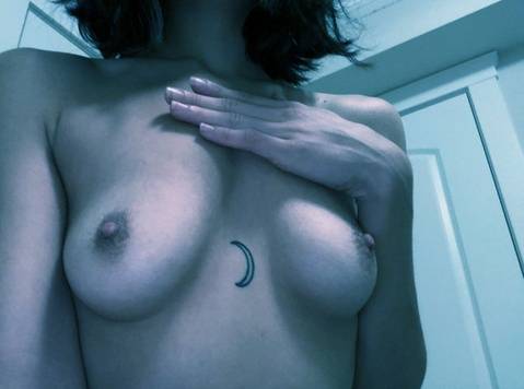 LucieCS2's tweet photo. RT j'envoy une nide en DM.
J'ai envi de me faire un petit plaisir ce soir, pour ceux qui veulent voir des nudes ou mon visage et qui sont prêt à payer venez je mort pas 👅😋 https://t.co/ynx7knlXX2