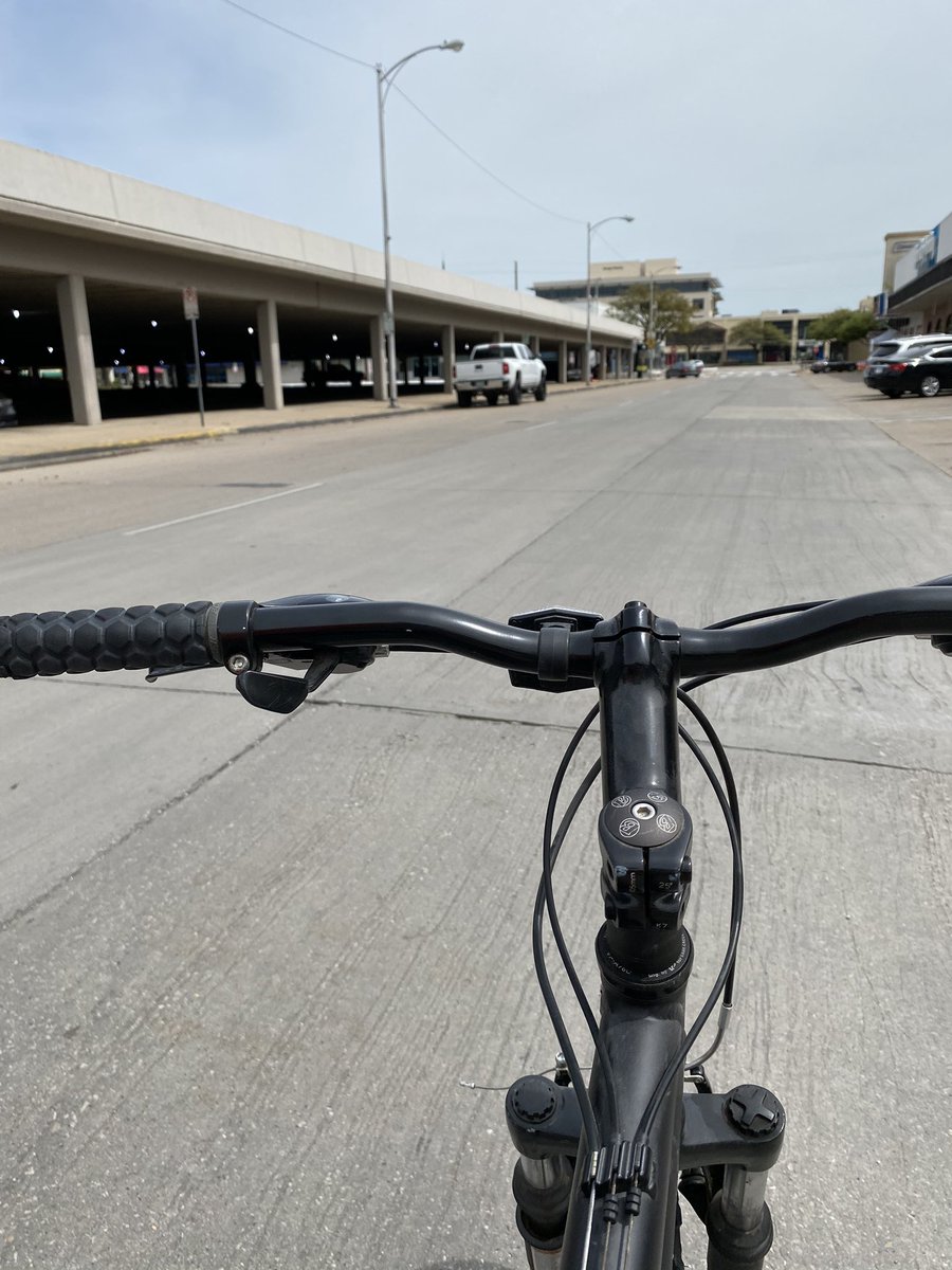 cmjsgates's tweet image. Unique experience safe biking to Preston Center to pick up food Thanks @TacoJoint #DoorOpen #PracticingSocialDistancing #COVID19 #NewNormal