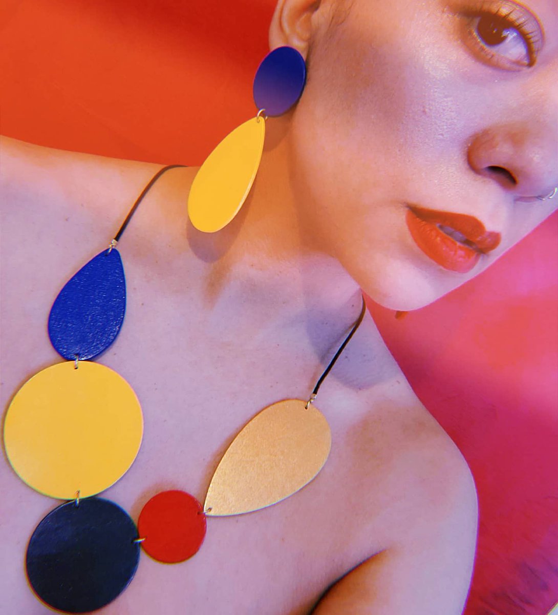 CarmenIndiraART's tweet photo. For the Artsie type. NEW set available now at https://t.co/12xue9bQfB

#Jewelryset #necklace #earrings #wood #handmade #handpainted #carmenindhira https://t.co/hXkGoa9jwb