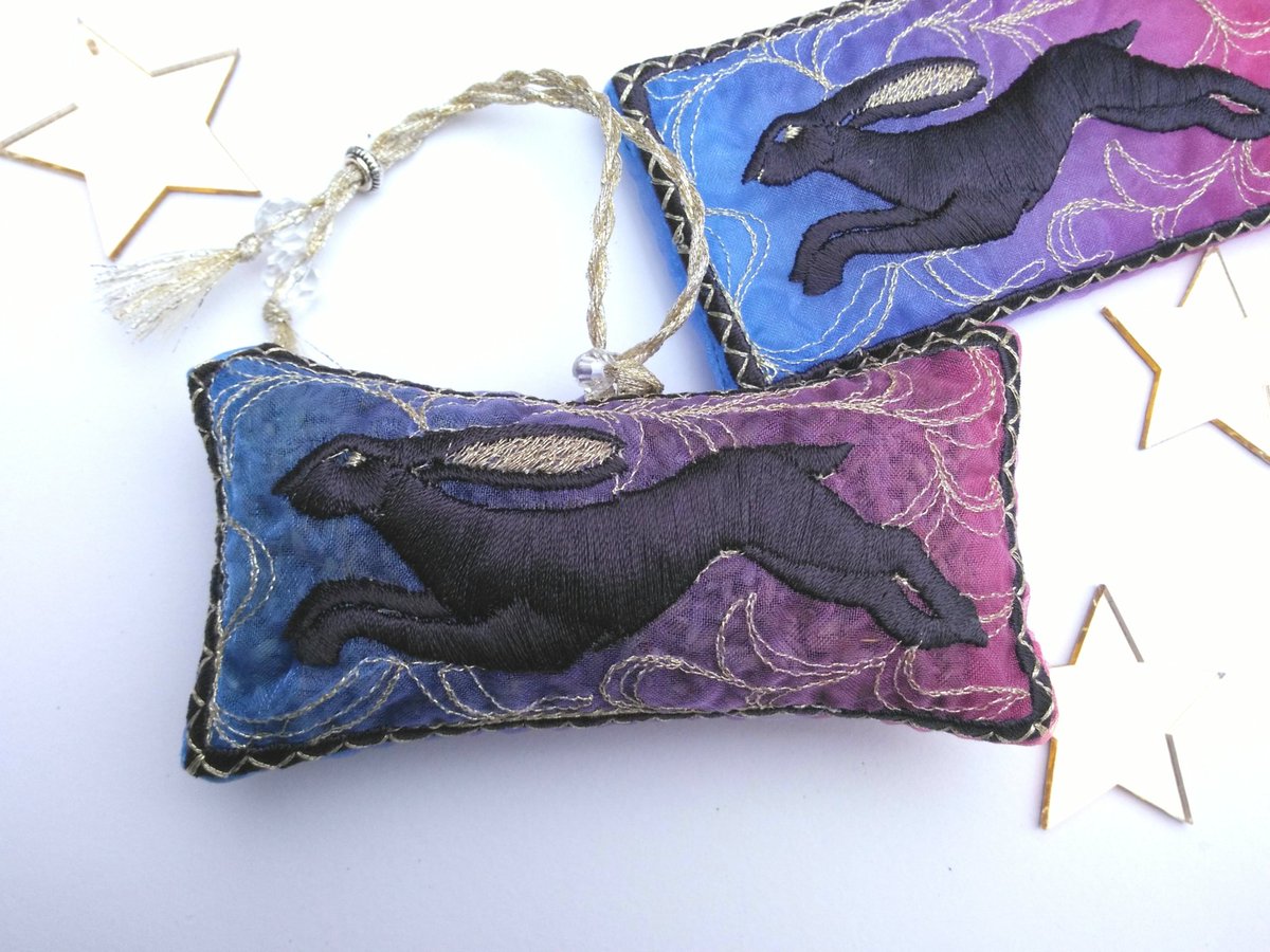 EmbroideredColl's tweet photo. For #giftideas take a look at my #HARE #embroidered #lavenderbag a #scentedgift which can be classified as a #letterboxgift posting as a #largeletter add your message and I can post it direct on your behalf. #lockdown help
https://t.co/Yn4brg5VXU
#HandmadeHour #UKGiftHour #tbch https://t.co/Ye2UUY7W4A