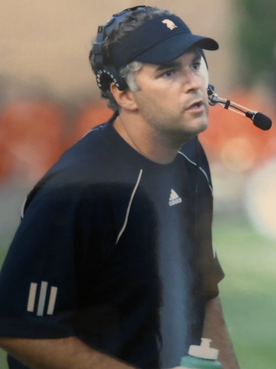 VrettosNick's tweet photo. I was challenged by @TheLegitBurch . Once nominated you have 24 hours to respond or donate $20 to local charity. Post at least 3 pics of you coaching
I nominate the following 4 coaches: @Hwill53 @mrs_JHill @kuzif552 @miller_reds https://t.co/LJMnRvMKHV