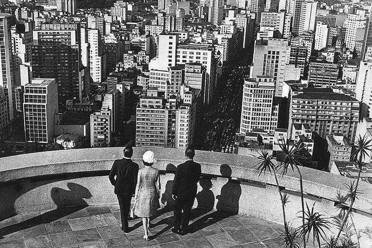 AndreaMatarazzo's tweet photo. Rainha Elizabeth 2ª visita o edifício Itália (1968)

#sp #cidade #matarazzo #andreamatarazzo #edificioitalia https://t.co/vuGGbzeboi