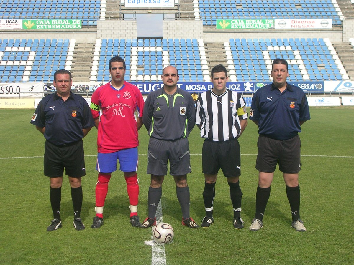 lorenmp10's tweet photo. CD. Badajoz - @UCLaEstrella  sr Moruno Gala. resultado???? 🤔 https://t.co/nJA0v6i6C2