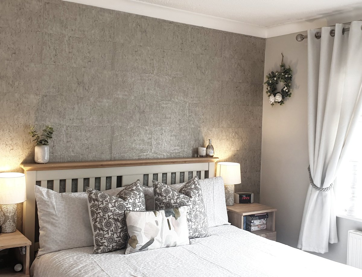 YorkshireHare's tweet photo. Bedroom is DONE. I am so pleased with the finished look, I just love this wall paper from @BandQ π Its part of the Boutique heavyweight vinyl range β€ #theyorkshirehare #interiors #bedroomreveal #blogger https://t.co/Dbe69dD7W0