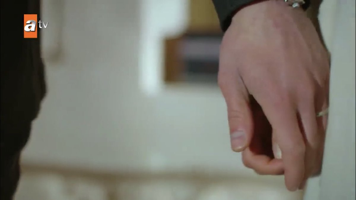 intertwined fingers as a show of unity and strength I WIN AGAIN  #Hercai  #ReyMir