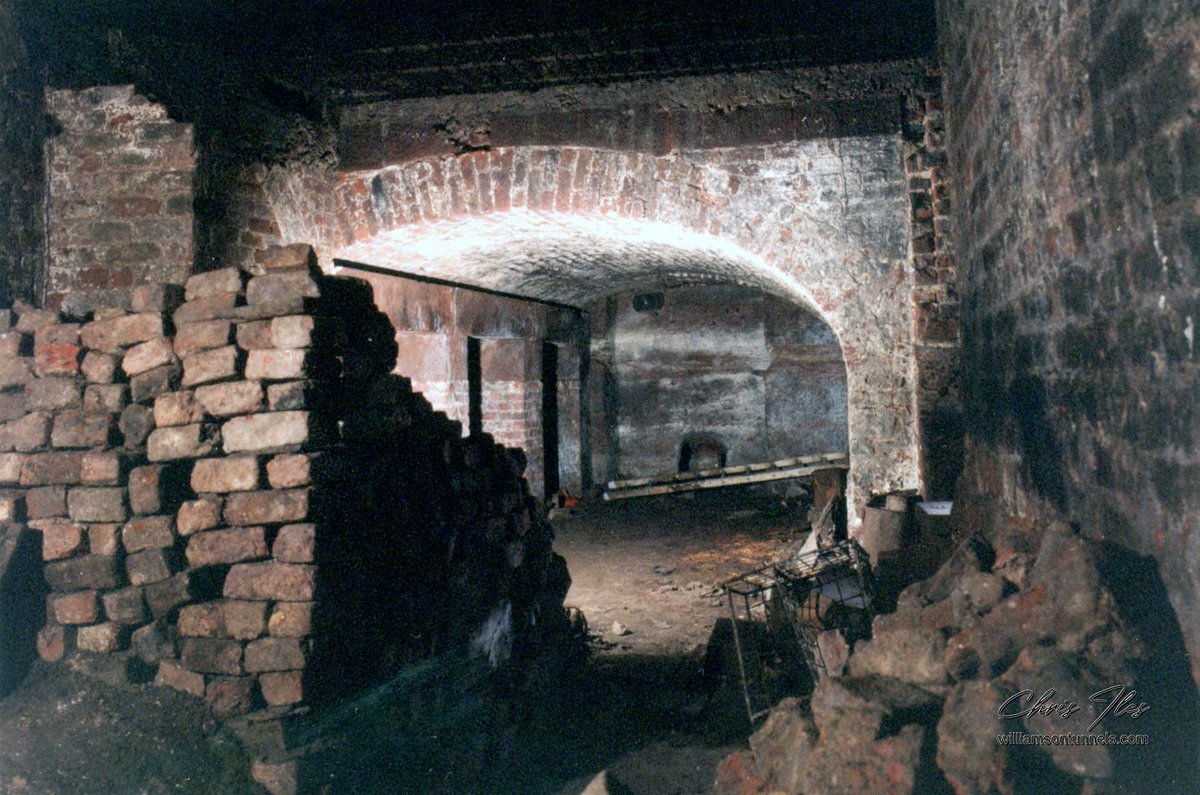 FoWT's tweet photo. 4/5 #WineBins & #SandstoneArch The Wonderful Sandstone Arch. To access here & beyond involved descending a long ladder, through a man hole with Fall Arrest harnesses for safety
The wine Bins with its nice Elliptical Arch with some nice hidden features yet to be discovered... https://t.co/d4yiH8KGEy