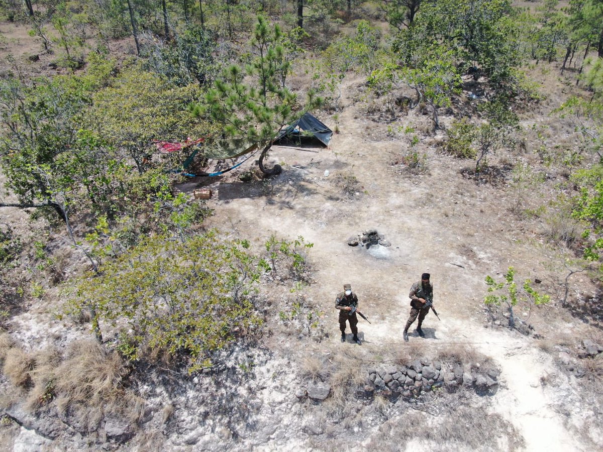 PNCSV's tweet photo. Patrullajes con dron y terrestres en la franja fronteriza del departamento de Morazán, en la jurisdicción de #Joateca.
#QuédateEnCasa #AlertaCOVID19SV https://t.co/GiIxaAprOV