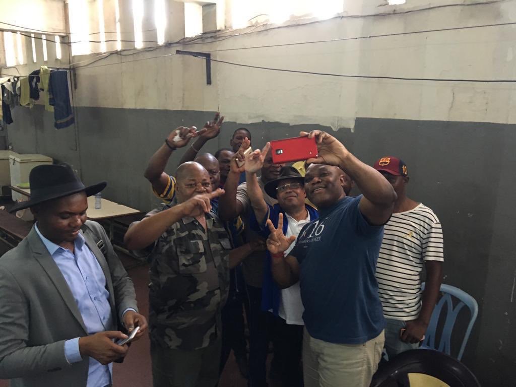 MuyamboKyassa's tweet photo. J'ai été confiné du 20 janvier 2015 au 03 janvier 2019. On vous demande de vous confiner juste pour 1 mois et ce, pour votre propre bien, celui de votre famille et proches mais vous n'arrivez pas à le supporter!
Etes-vous conscients des conséquences? https://t.co/Dww5ZPzQyD