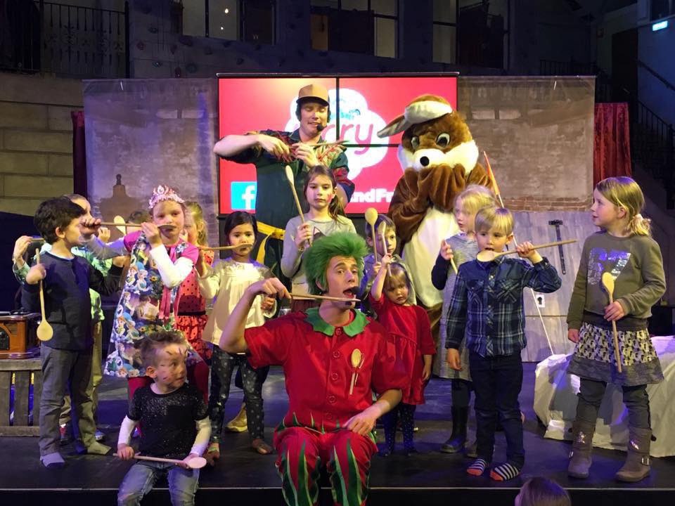 eigencenterparc's tweet image. Woensdag 1 april is Orry jarig! 🥳! Normaal viert hij zijn feestje met alle kinderen op het park,helaas is Orry dit jaar eenzaam met zijn verjaardag. Wij hebben een idee!Kies je favoriete Center Parcs park uit,maak een leuke tekening/schrijf een kaartje en stuur die naar het park