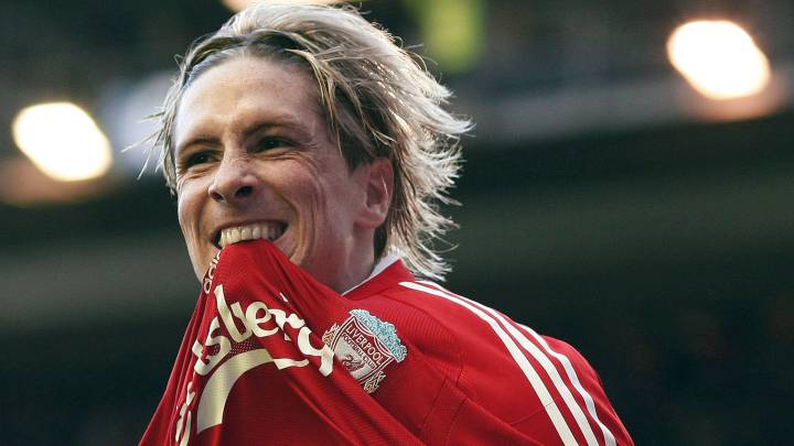 RumoreATLM's tweet photo. Cuando Fernando Torres abandono el Liverpool en Enero de 2010 para fichar por el Chelsea, la ciudad se reveló, lloro, grito y pataleo. Porque solo había un jugador que The Kop y Anfield veneraba casi tanto como a Gerrard. Y ese era Torres. https://t.co/3LQBMvvWSV