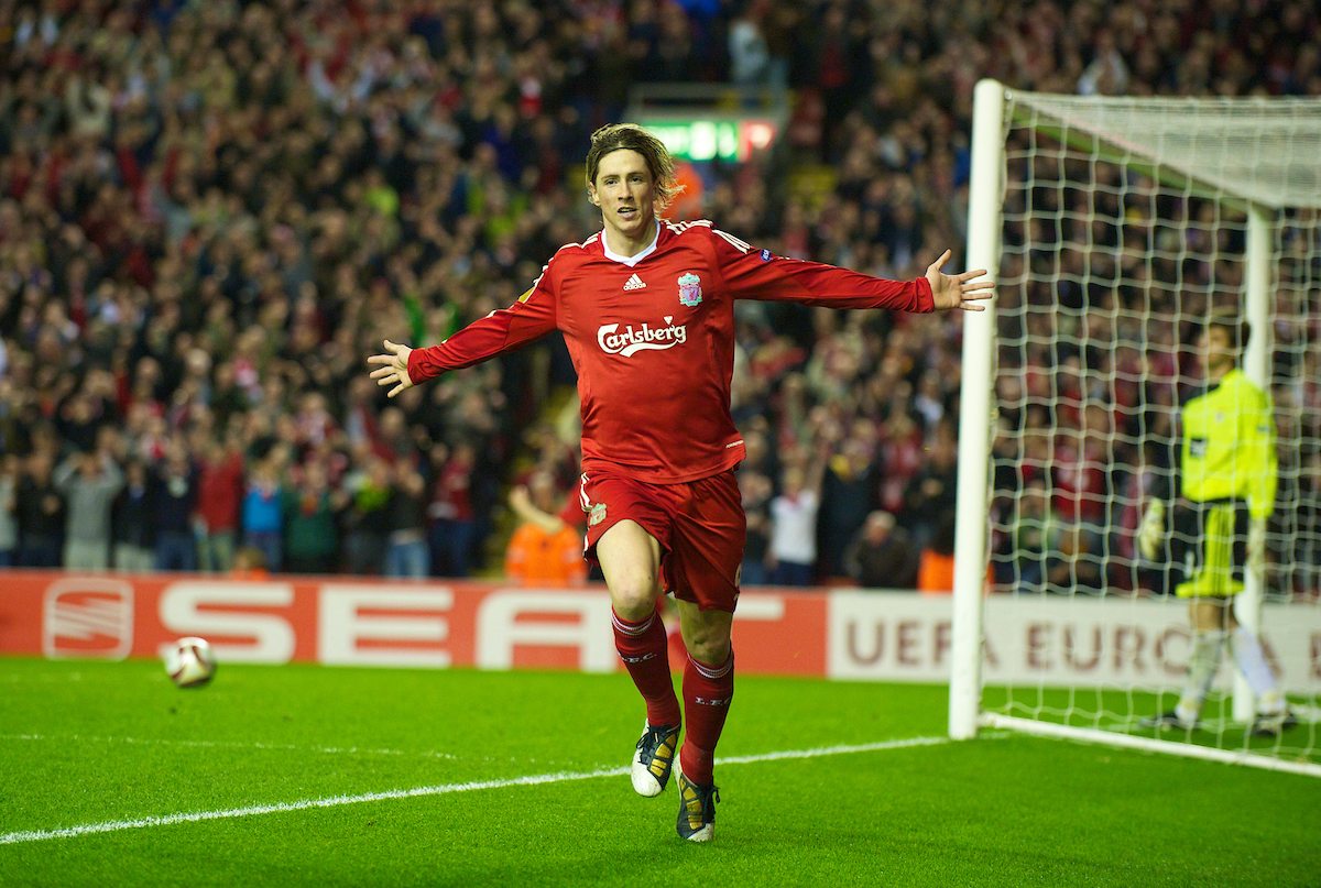 RumoreATLM's tweet photo. Cuando Fernando Torres abandono el Liverpool en Enero de 2010 para fichar por el Chelsea, la ciudad se reveló, lloro, grito y pataleo. Porque solo había un jugador que The Kop y Anfield veneraba casi tanto como a Gerrard. Y ese era Torres. https://t.co/3LQBMvvWSV