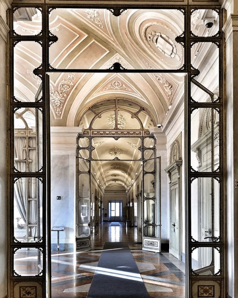 ReggiadiMonza's tweet photo. ArT YOU READY? YES... I ArT!
Il 29 marzo, siamo chiamati a partecipare al #digitalflashmob del patrimonio culturale organizzato dal @mibact.
Per l'occasione usate gli hashtag #artyouready e #emptymuseum.
👉🏻La #reggiadimonza partecipa con lo scatto di @maxkaiman_photographer https://t.co/ALDsBh1LTl
