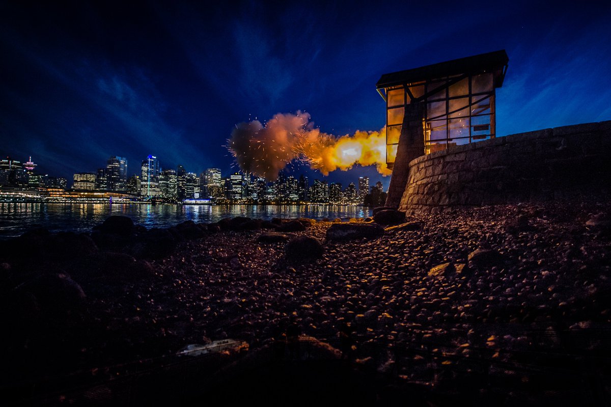 We're signaling our solidarity with the #covid7PMcheer to thank #healthcareheroes who are on the front lines of the pandemic by altering the schedule of the iconic #StanleyPark Nine O’clock Gun to fire at 7PM nightly from March 30 until the end of April. 

📸: <a href="/MarksGonePublic/">Mark Teasdale ★</a>