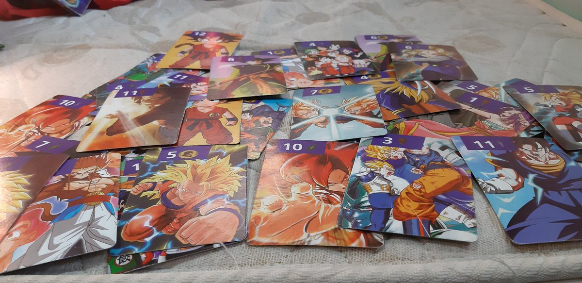 JuanmaLucero's tweet photo. En plena cuarentena limpiando y revolviendo las cosas encontré oro puro.

#Cuarentena #Cartas #Dbz #Tolas #Digimon #OroPuro https://t.co/XVrXE0s4w2