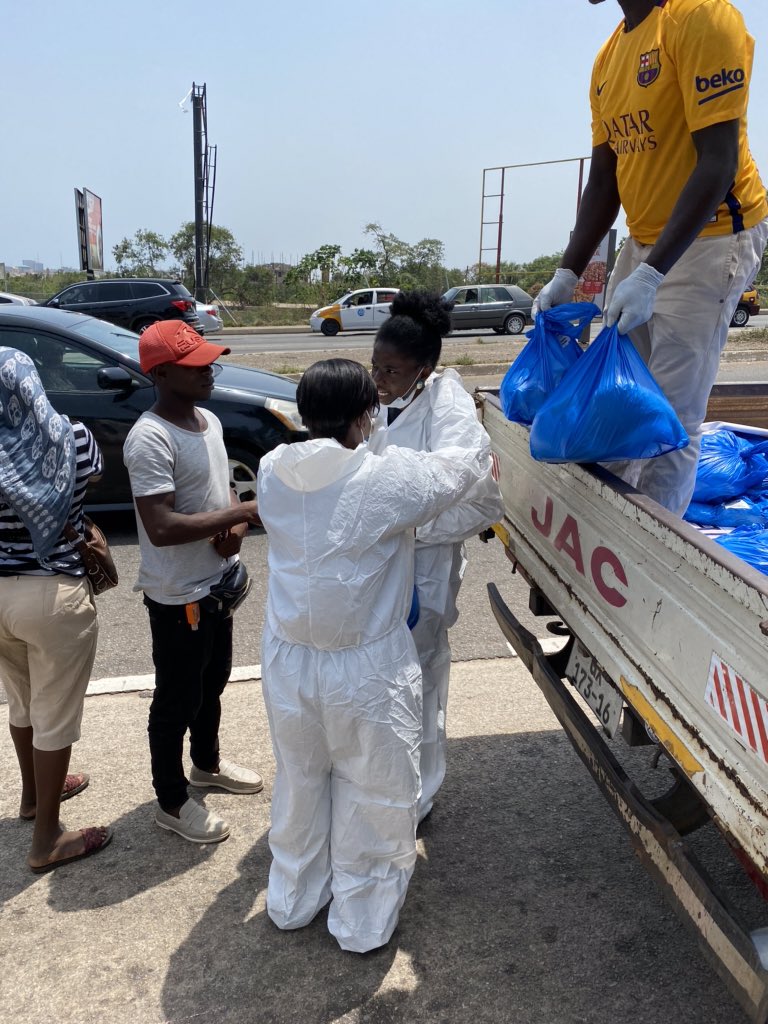 akosuashirly's tweet photo. These are not normal times! I'm glad we were able to come together and help those affected the most by the #LockdownGhana Proud of everyone at Free Lunch Gh &amp; everyone that donated #covid19 #emergencyfoodbank #ghana #freelunchgh #CitiCBS https://t.co/VIeq8X6b5O