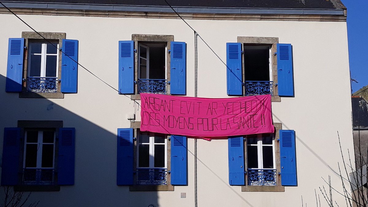 Dispak_bzh's tweet photo. ⛺️🎙Klozet #11 Moneiz moneiz moneiz🦠💸

Liza, kelennerez e @KenteliouAnNoz e #Naoned, a zisplego ar c'haraoke e #brezhoneg deomp. Maksim, kelenner en eil derez a vo kaoz gantañ eus reiñ e wad hag eus ar skyperoioù.
➡️https://t.co/fvjG5gTyWv

#BZHG #Kenfinañ #Koronaviruz #Dispell https://t.co/InX7hWqgYE