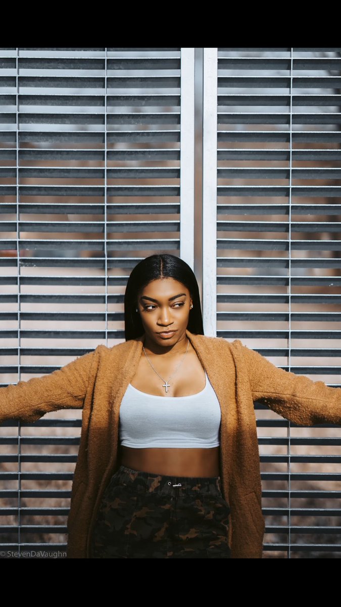 Worldofshayy's tweet photo. Got back into writing poems & tackled a goal/ fear β₯οΈ #RandomPhotoshoot https://t.co/RxFOEI50A9