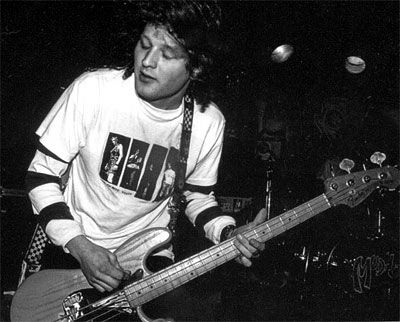 AndFeedback's tweet photo. Fuck it - MATT LUKIN APPRECIATION POST! #MattLukin #Melvins #Mudhoney #Aberdeen #Seattle #Punk #PunkRock #Grunge #PNW #Bassist #Bass #Drunk #CoolAsFuck #MattRules #WeLoveYouMatt @mudhoney @_Mudhoney https://t.co/PzBw1taNbw