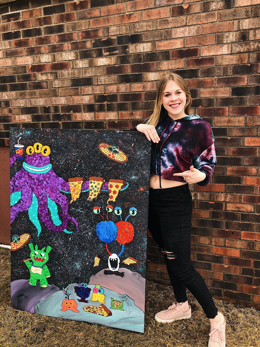 Wanted to paint on a giant canvas, but couldn’t decide what I wanted. I went with an alien pizza party 🍕 👽 

(P.S. there are 12 tiny hidden pizza slices in the background, try to find them)