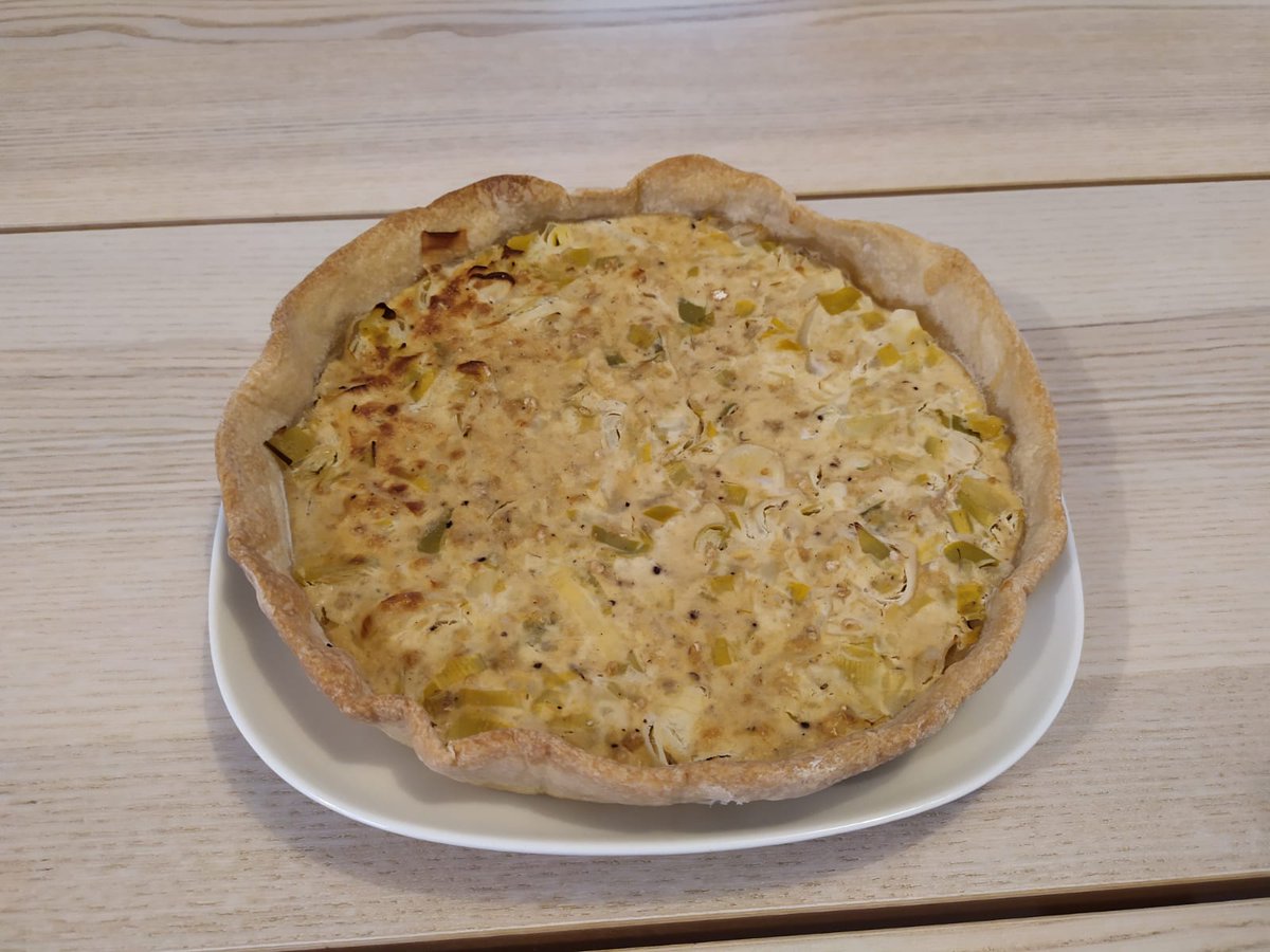 G_Thirel's tweet photo. #ConfinementJour13
Le dimanche, on cuisine !
De #COVID19 à #GROBID19 il n'y a désormais qu'un pas !
Avec par ordre d'apparition :
Tarte aux pommes
Brioches
Tarte aux poireaux
Nouilles sautées aux poivrons https://t.co/kSI1FUJY3Q
