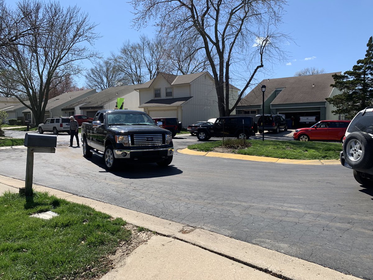 bradleyroberts's tweet photo. Parade of seven cars going around the cul-de-sac playing “Always Look on the Bright Side of Life” friends checking on an elderly neighbor. #heartwarming #coronavirus #kansascity https://t.co/jVSEGyqjle