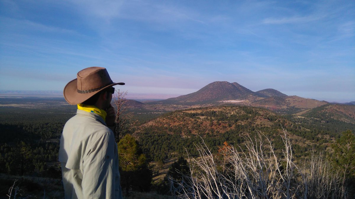 GavinOnTheMoon's tweet photo. Day 5 of #7DaysOfFieldwork! 2017 class of the Planetary Science Surface Processes Field Course with Western Space! Studied impact craters, lava tubes, volcanic fields and cinder cones in Utah and Arizona to understand the surfaces of other planetary bodies #teamdrcrater #geology https://t.co/vj9X4mHk26