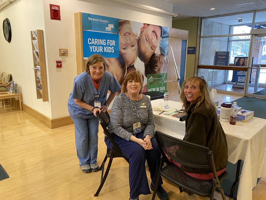 NorwoodHospital's tweet photo. Keeping our patients, visitors and staff healthy and safe is our top priority. Thank you to our "wellness greeters", stationed at our entrances, who are helping us minimize the spread of COVID-19! https://t.co/S6zDmzmZtm