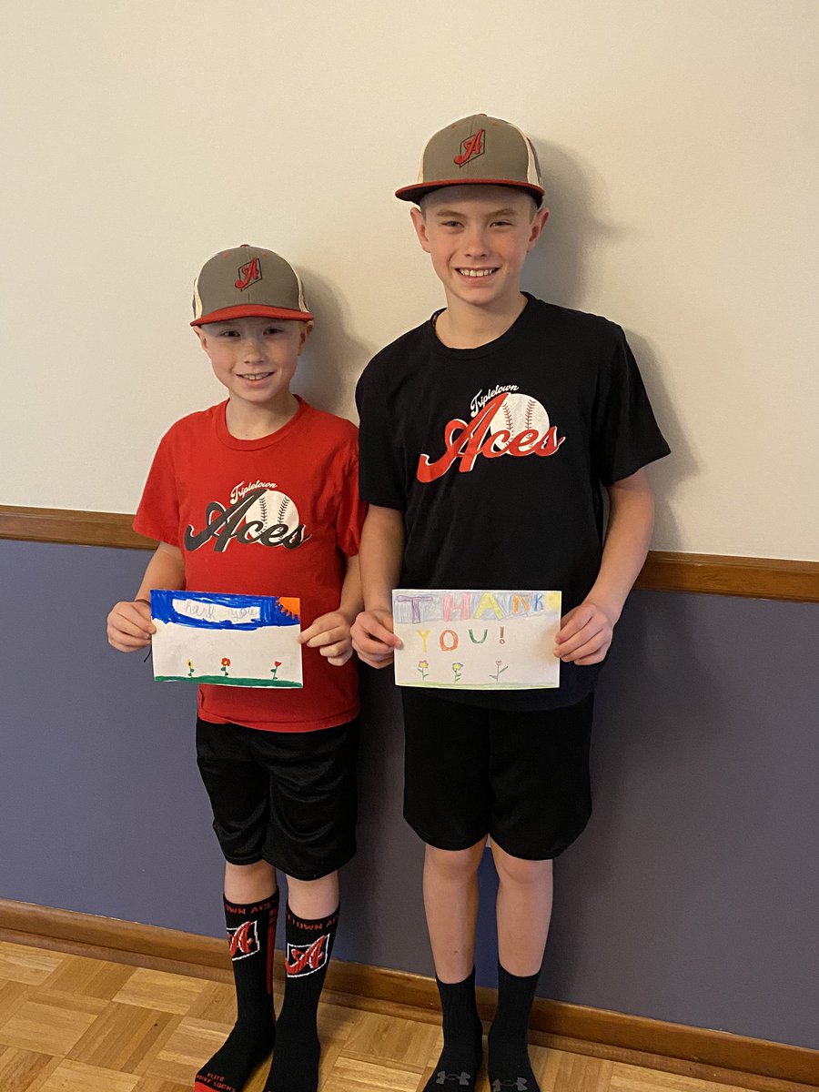 kestremmel's tweet photo. Making thank you cards for local heroes to spread kindness #eachonereachone #TripletownAces https://t.co/3onAhXacn3