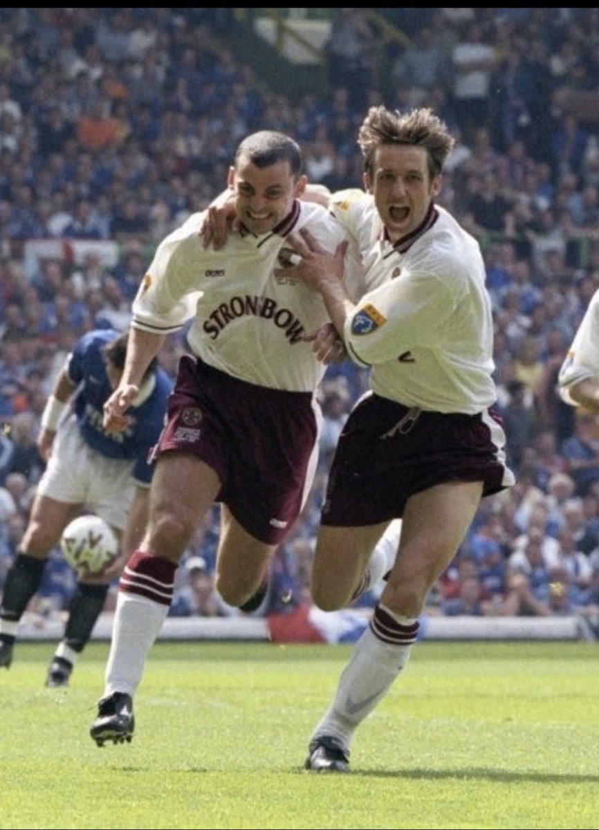 Gorgiegayle's tweet photo. If you are a football person please join the challenge of posting a football photo. Just one picture, no description. Please copy the text in your status, post a picture and look at some great memories/pictures. Missing football so very much! https://t.co/SPBRWLrjjF