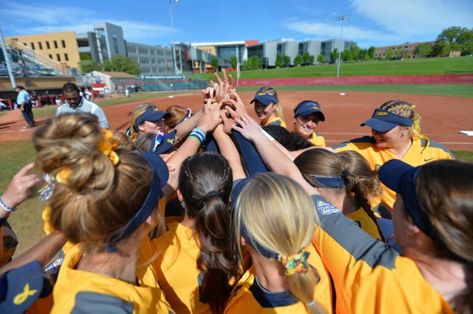 20Megs's tweet photo. Miss moments like this. #MACCHAMPS 💍 @heather__webb @KayyMorgg @marlagooding @chandler_raee @__tayweekly https://t.co/69fvQ6aTwj