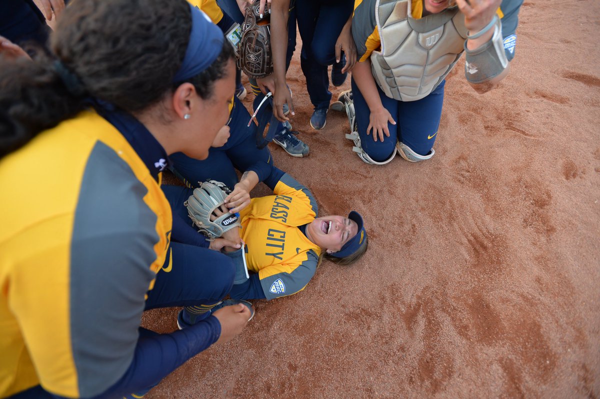 20Megs's tweet photo. Miss moments like this. #MACCHAMPS 💍 @heather__webb @KayyMorgg @marlagooding @chandler_raee @__tayweekly https://t.co/69fvQ6aTwj
