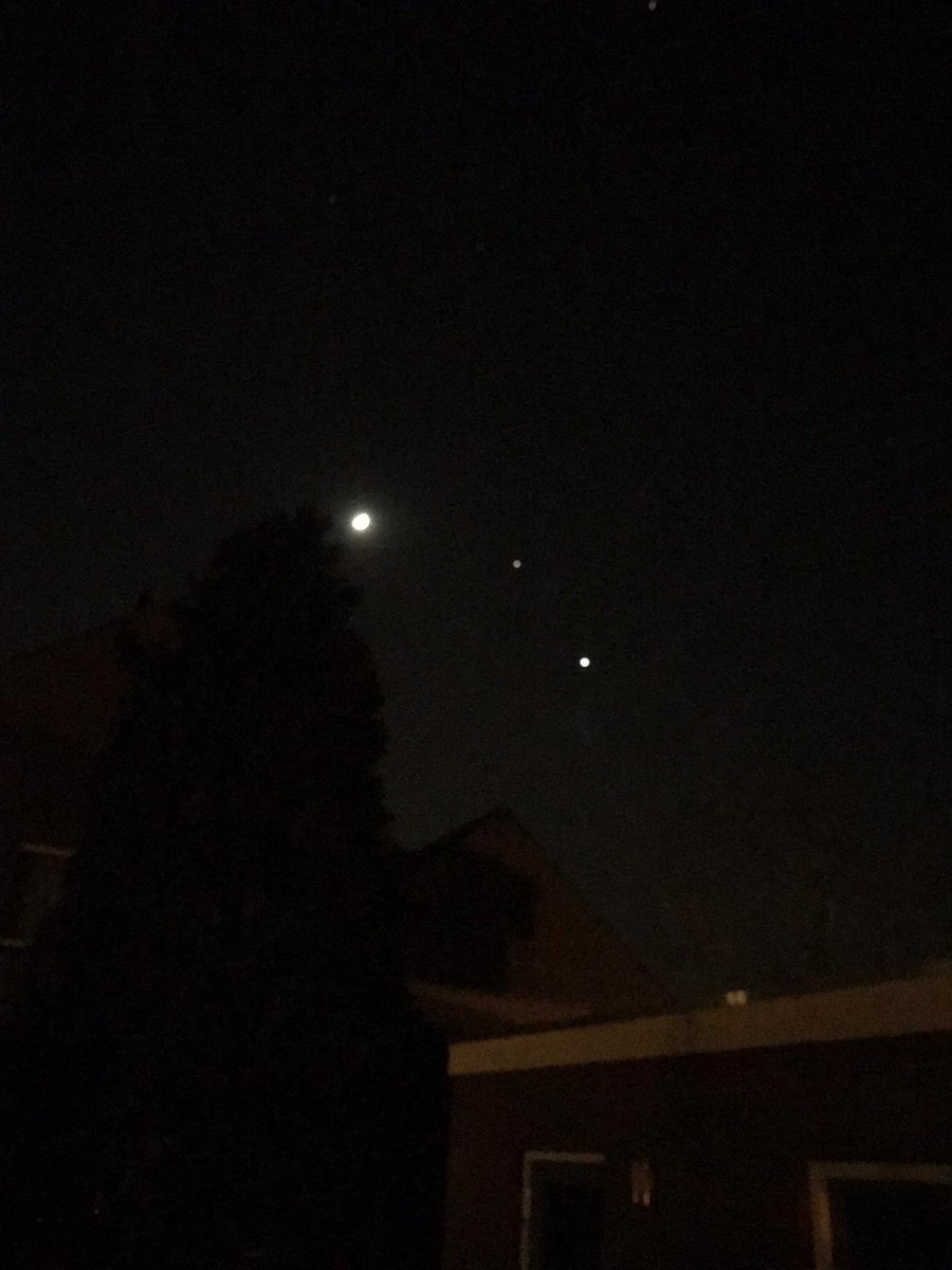 #ISS Precies midden maan en Venus . Goed zichtbvanuit #Rosmalen 😊