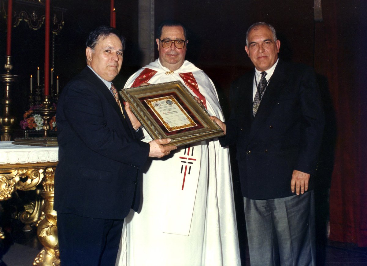ResurreccionSev's tweet photo. 🗓 AÑO 1997 || El 20 de marzo tuvo lugar el acto de hermanamiento con la querida @HdadJavieres.
En la imagen el que fue director espiritual D. Juan Miguel Rivas y los ex hermanos mayores D. Agustín Rico y D. José Marquez (d.e.p.)
#CuaresmaenSantaMarina
#CuaresmaEnCasa
#33de40 https://t.co/n8MV1a3JbS