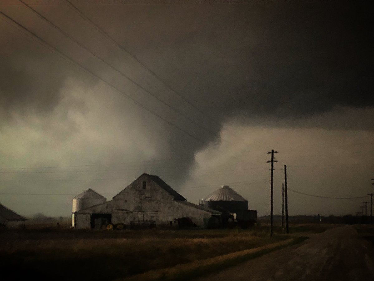 ChrisReeceWX's tweet photo. The violent sky, it held its breath. In your light I found rest. 3.28.2020 #FirstTornado https://t.co/VnC3a8QJgu