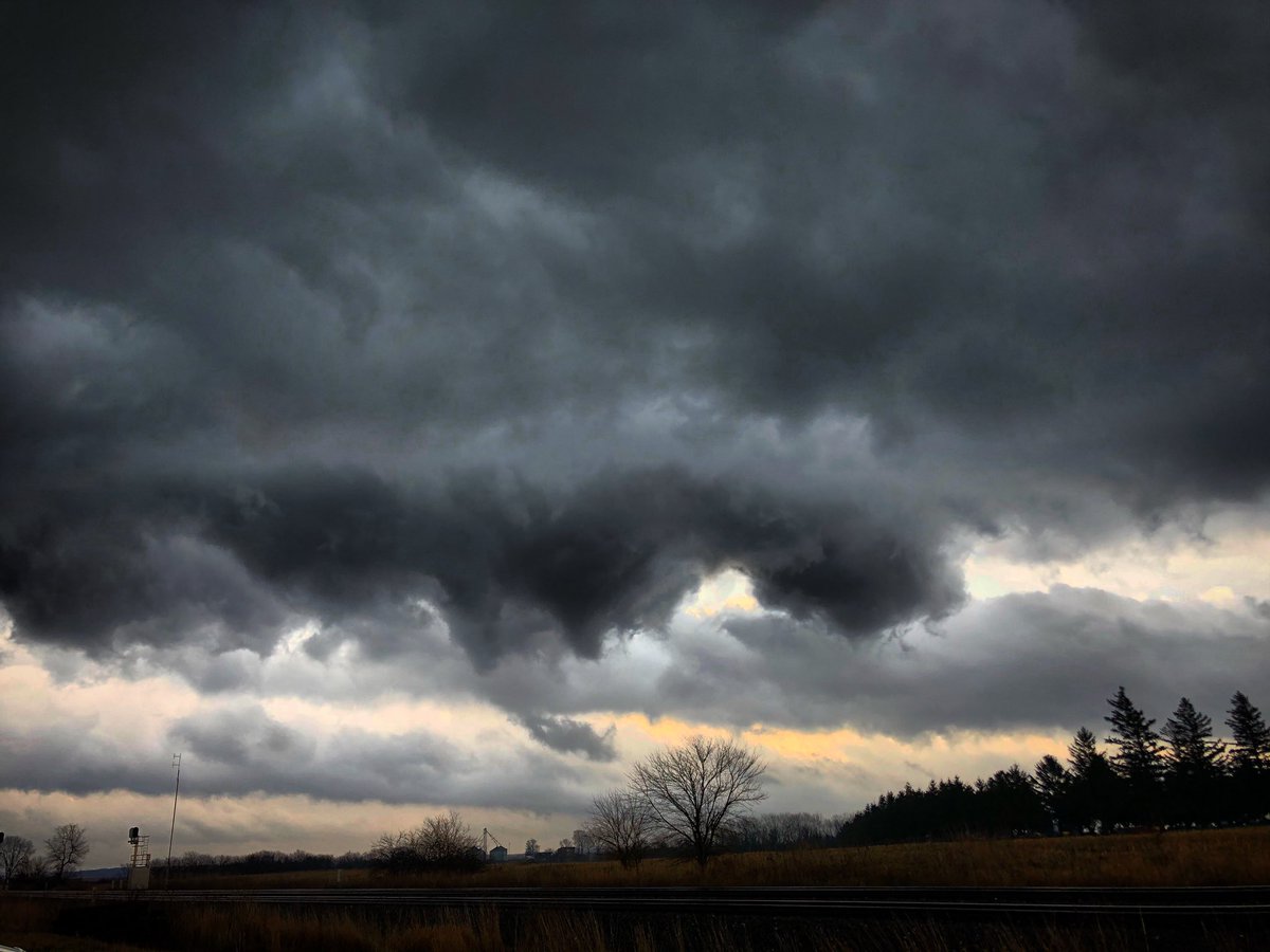 ChrisReeceWX's tweet photo. The violent sky, it held its breath. In your light I found rest. 3.28.2020 #FirstTornado https://t.co/VnC3a8QJgu