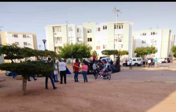 DanielGMedina's tweet image. Una sola persona enferma puede contagiar a todo el sector UNA TARIMA Y CARDENALES EN VIVO? Los comercios no trabajamos, 15 dias encerrado para que hagan eso? PERO PERMITEN UN ESPECTÁCULO EN VIVO CON TARIMA ?? Sector los modines, residencias los modines, al lado del ambulatorio.