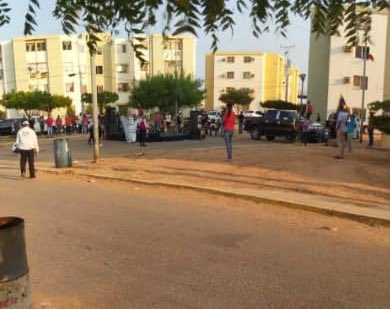 DanielGMedina's tweet image. Una sola persona enferma puede contagiar a todo el sector UNA TARIMA Y CARDENALES EN VIVO? Los comercios no trabajamos, 15 dias encerrado para que hagan eso? PERO PERMITEN UN ESPECTÁCULO EN VIVO CON TARIMA ?? Sector los modines, residencias los modines, al lado del ambulatorio.