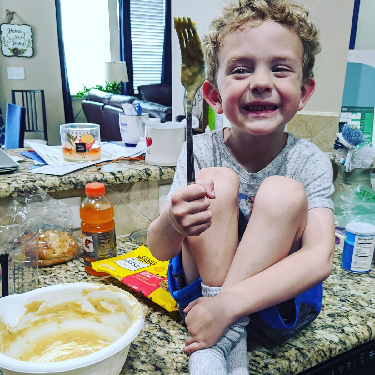 JPersinski's tweet photo. Alek wanted to bake some banana bread for Daddy and Mr. Iain for work this week! Special ingredient is cardamom! โค๏ธ. Lucky guys! #persinskiAllstate #avoidmayhem https://t.co/TqMMw7KMEZ