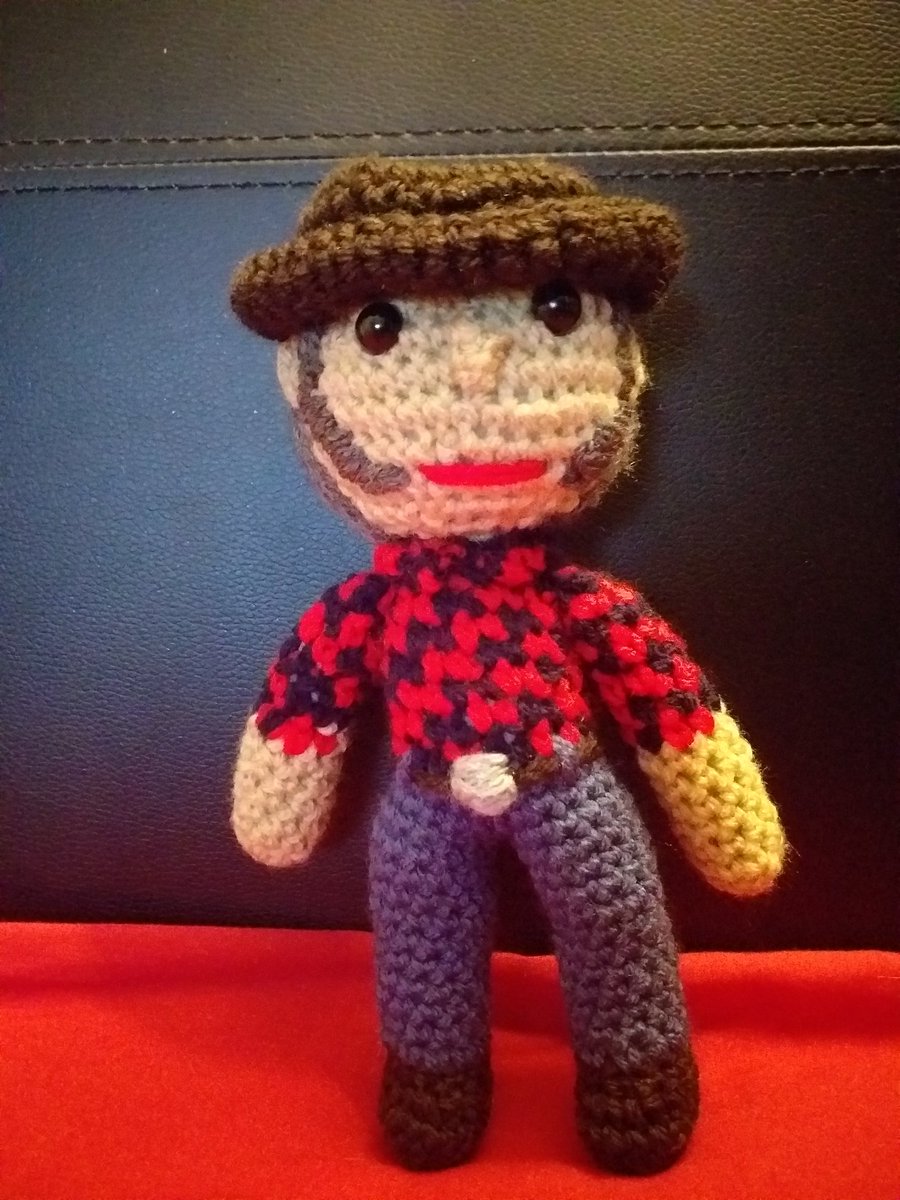 CreepyCrochet's tweet photo. Quarantine.......nowt to it.  The fact I don't need to go outside 👌
Ankle and knee are knackered 🤨
On the plus side I got these little chaps made 😍😍 #johnjarrett #snakepliskin #jasonvoorhees https://t.co/7HIQHHEnru