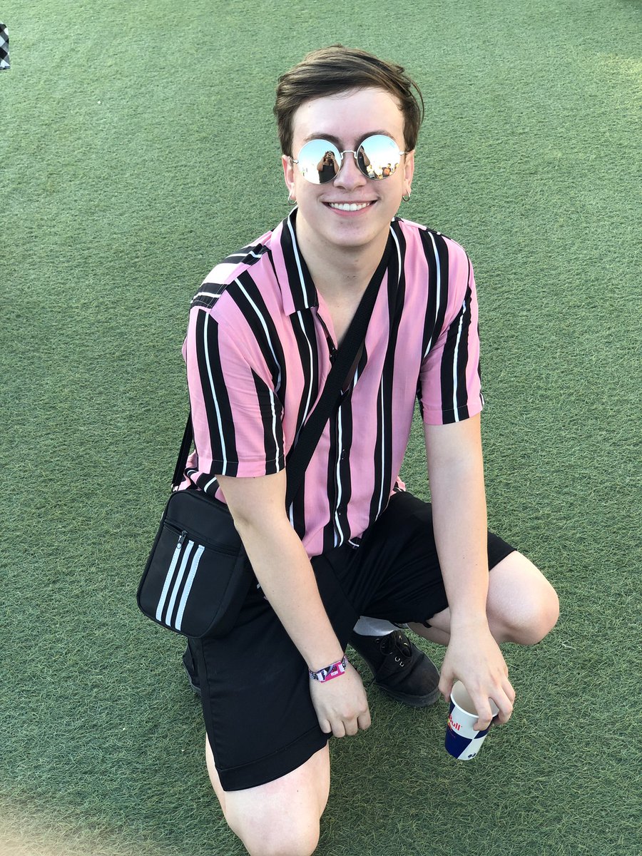 vini_dmr's tweet image. primeira e provavelmente última vez que eu biscoito nas hashtags q eu critico #quarentenaLGBTQ #lgbtquarentena