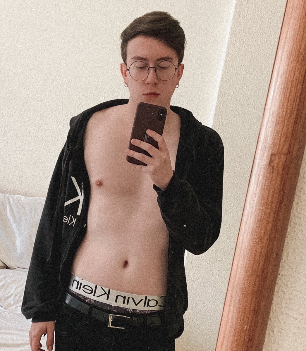 vini_dmr's tweet image. primeira e provavelmente última vez que eu biscoito nas hashtags q eu critico #quarentenaLGBTQ #lgbtquarentena