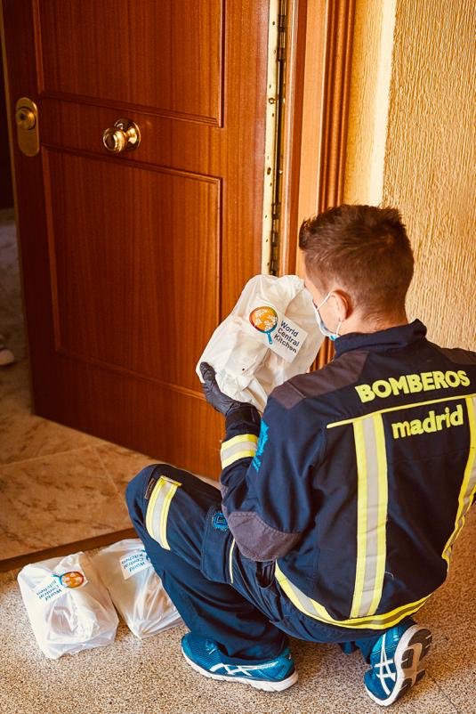 chefjoseandres's tweet photo. My home country of Spain is suffering…so @WCKitchen has launched an operation to feed 1000s of meals to families in need! But is just beginning…we are growing operations to support hospitals, seniors &amp; more….This week we will expand to Barcelona &amp; Valencia! #ChefsForSpain 🇪🇸 https://t.co/GTSZ3HFfUe