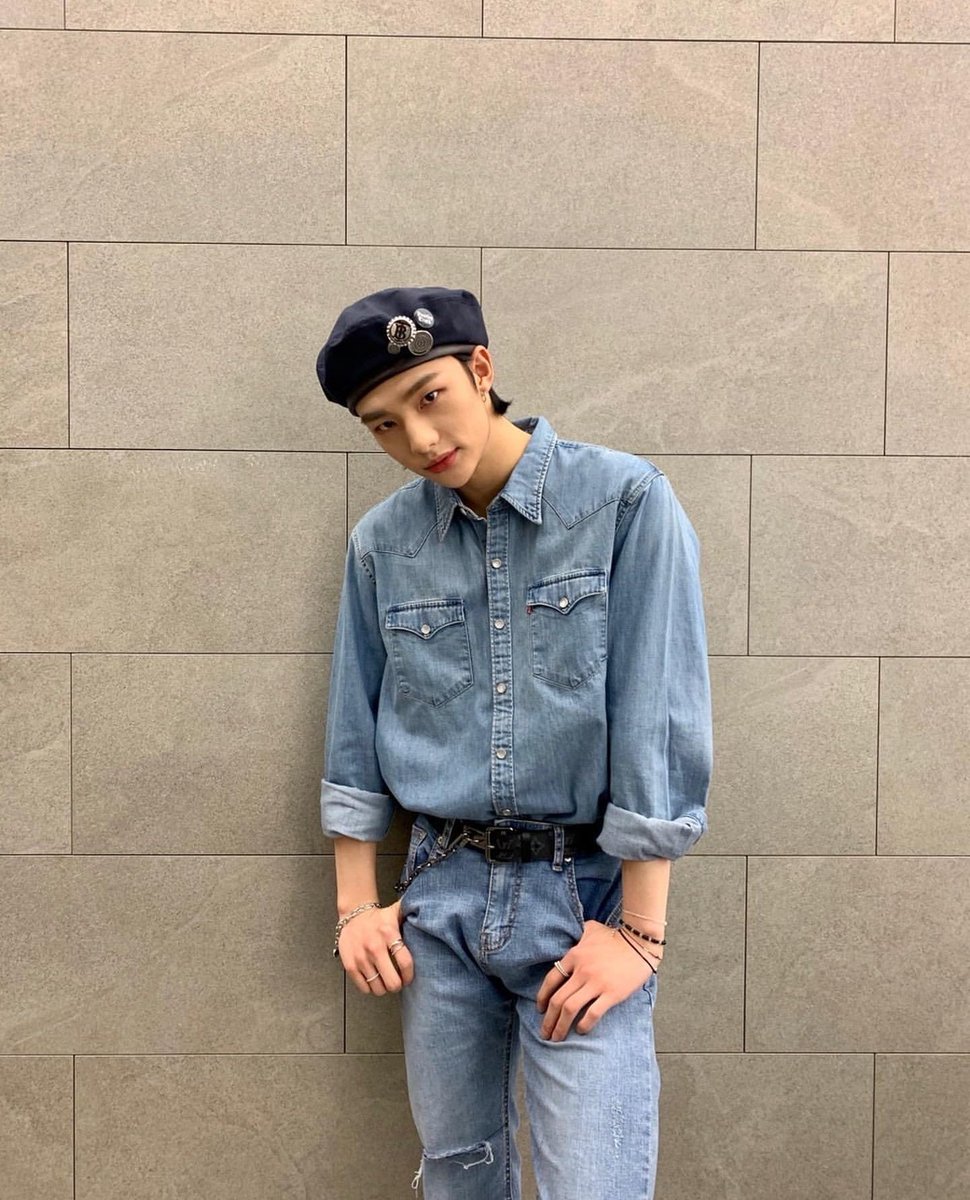 instagram_skz's tweet photo. [20.3.29]
😎
👕
👖
#straykids #Lovestay #음악중심 https://t.co/vk5Vy3rVCR