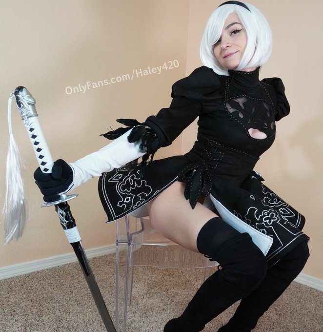 In honor of NieR: Automata being free on Xbox game pass April 2nd, here&rsquo;s a couple photos of my 2B cosplay