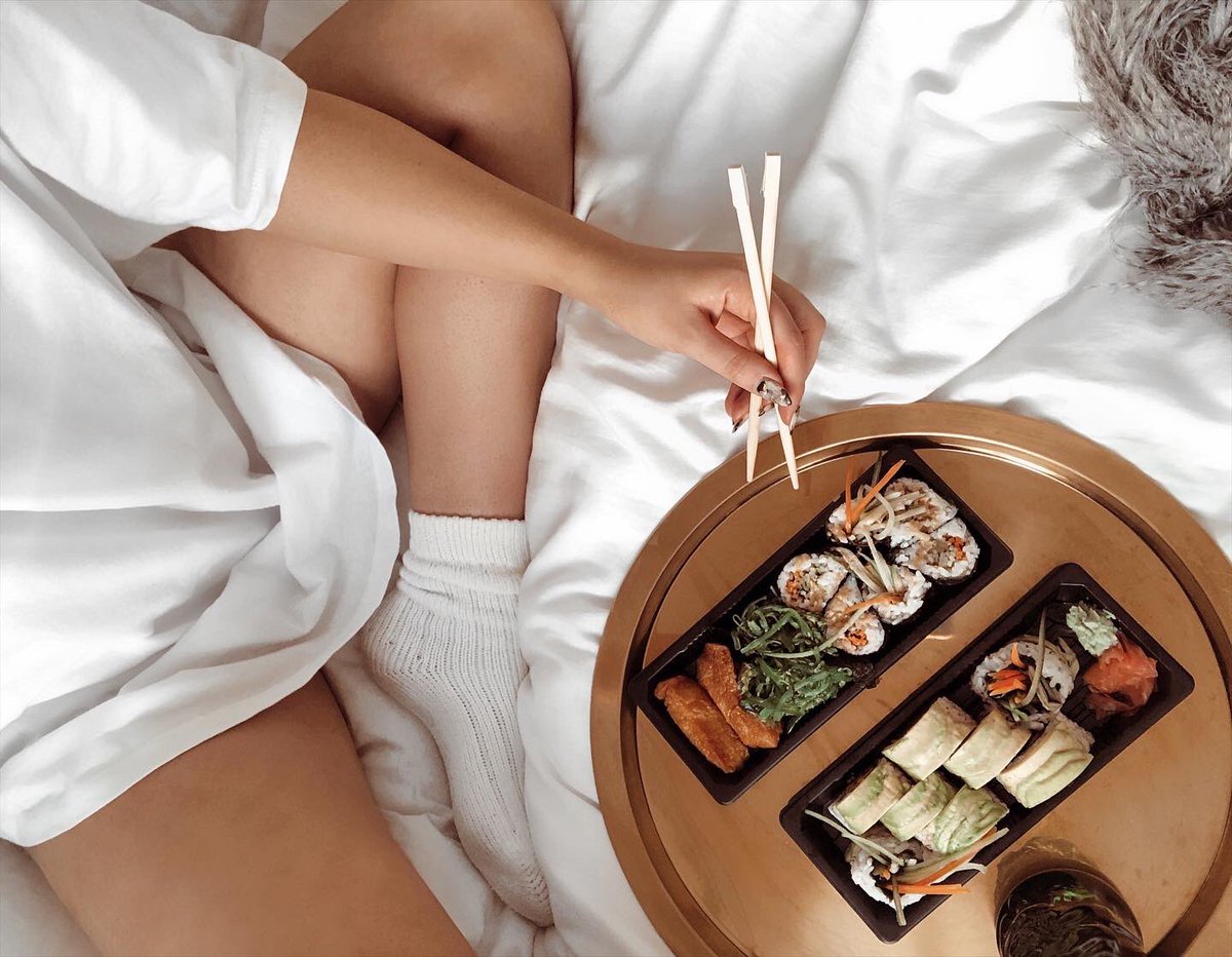 naomiecarpenter's tweet photo. Sushi Sunday ๐ฃ @SushiMeRollin1 even threw in a lil sushi gang top + beer ๐ป thanks guys โฅ๏ธ nails still lookin fresh ๐
๐ผ and Iโve tanned just coz ๐ #nomakeup #bondisands #selfcare #skullencollective #sushimerollin #doingmeregardless #sunday https://t.co/qHScfbzBHV