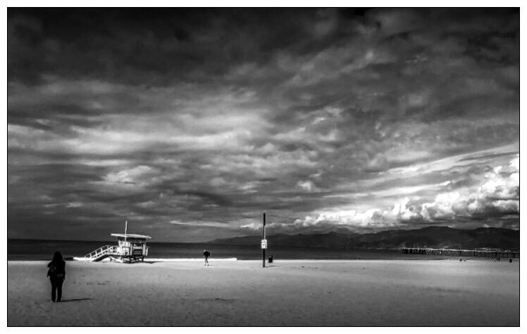 richardgreenla's tweet photo. Dark Clouds /Dark Times
.
.
.
#streetphotography #richardgreenla #cityscapeheaven #la_centerofphoto #la_shooters #venicebeach
#eyephotomagazine
#spicollective
#myspcL
#streetphotographymagazine
#streetphotographyinternational
#magnumphotos
#insidephotos
#bnw_magazine
#bnw.planet https://t.co/tCzzurkkDt