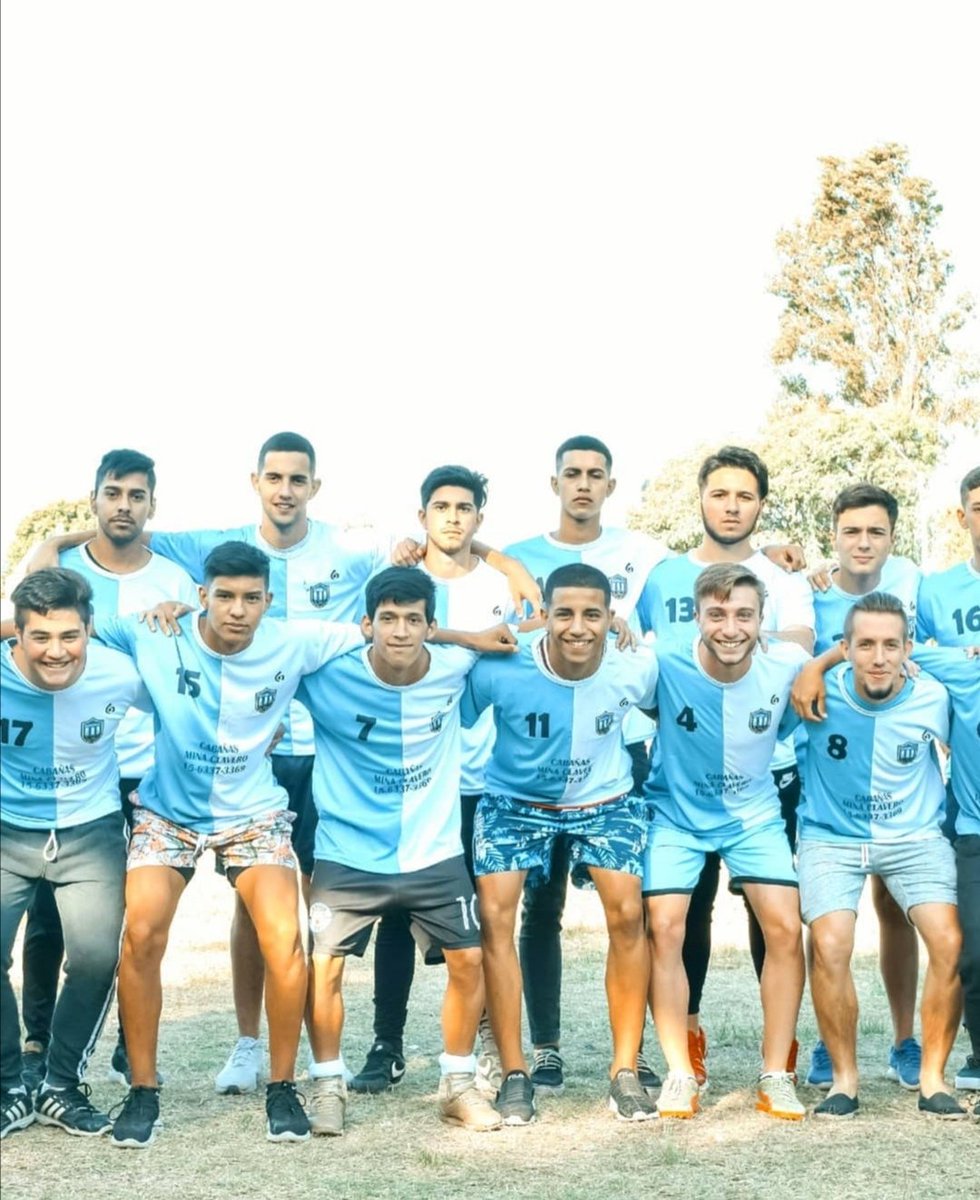 DataRacingOK's tweet photo. El ex #RACING José #SHAFFER creó un club y lo nombró La Academia FC.

El equipo debutará en la Liga de San Vicente y buscará clasificar al regional.

Así, el ex lateral saca a chicos de la calle, les da un lugar donde entrenar y les abre puertas para dedicarse al fútbol. https://t.co/FyRhkUrYVk