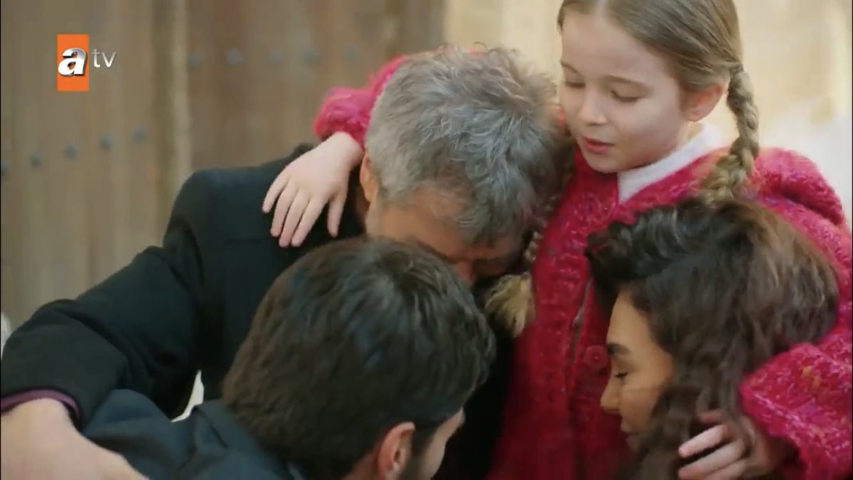 the way i’m crying right now I WOULD LAY DOWN MY LIFE IN THE BATTLEFIELD FOR THIS FAMILY  #Hercai