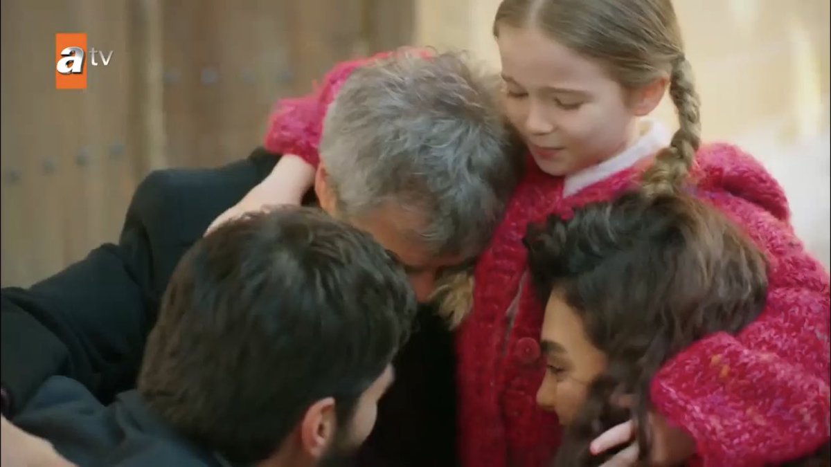 the way i’m crying right now I WOULD LAY DOWN MY LIFE IN THE BATTLEFIELD FOR THIS FAMILY  #Hercai