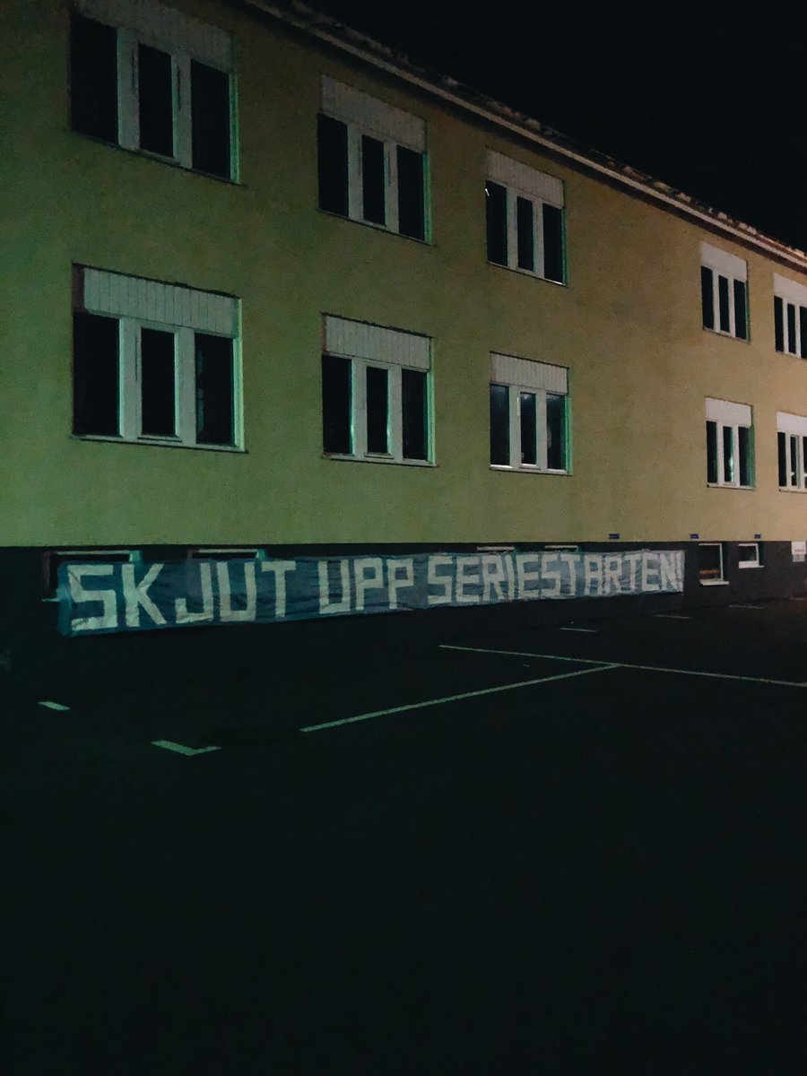 toserna_support's tweet photo. 📷 MFF-supportrar i protest mot Skånes Fotbollsförbunds beslut om att starta de lägre distriktserierna som vanligt.

Skjut upp seriestarten av Div 4 - för allas hälsas skull! https://t.co/N4veQCtA1B